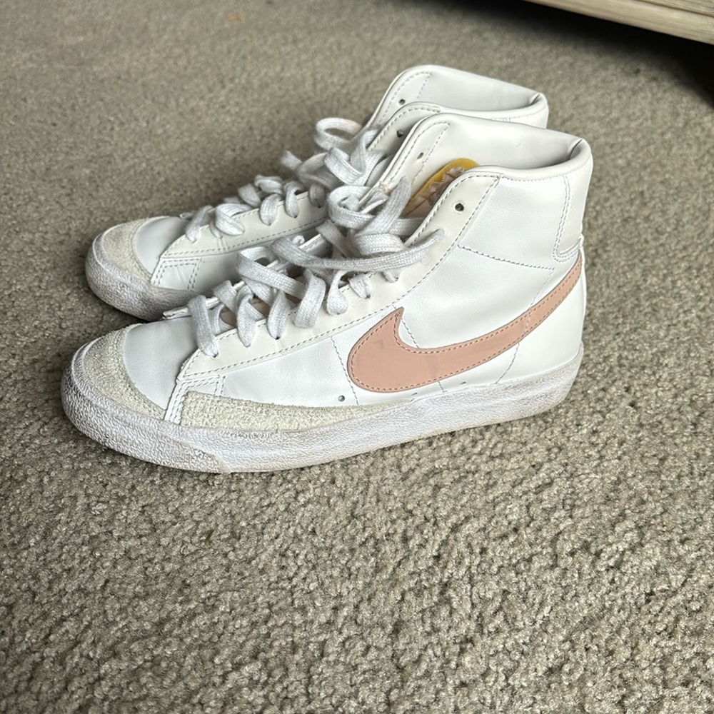 Women’s nike blazers, Size 7.5, Rosie pink swoosh, great condition